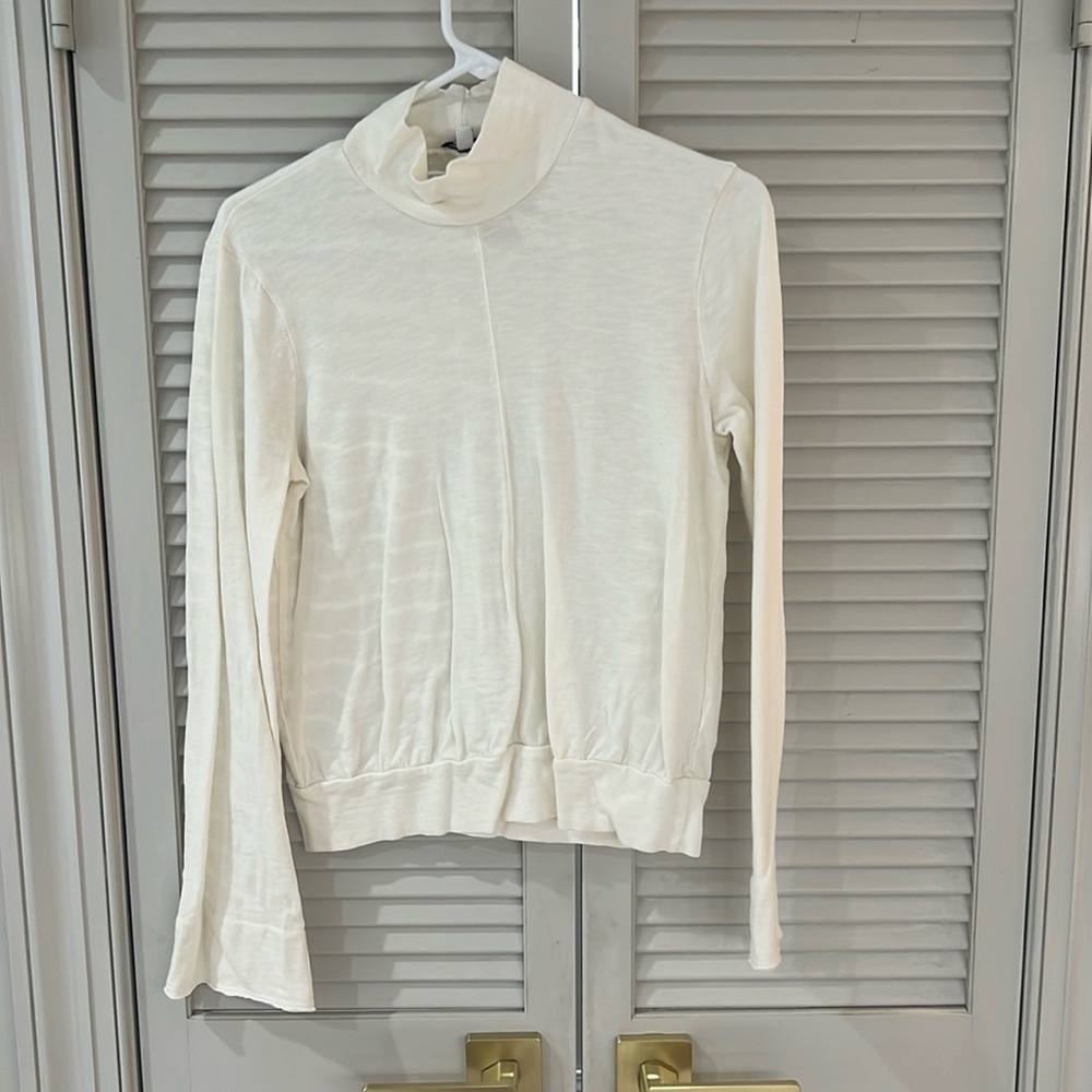 Cream long sleeved mock turtle neck by Spendid - sz can